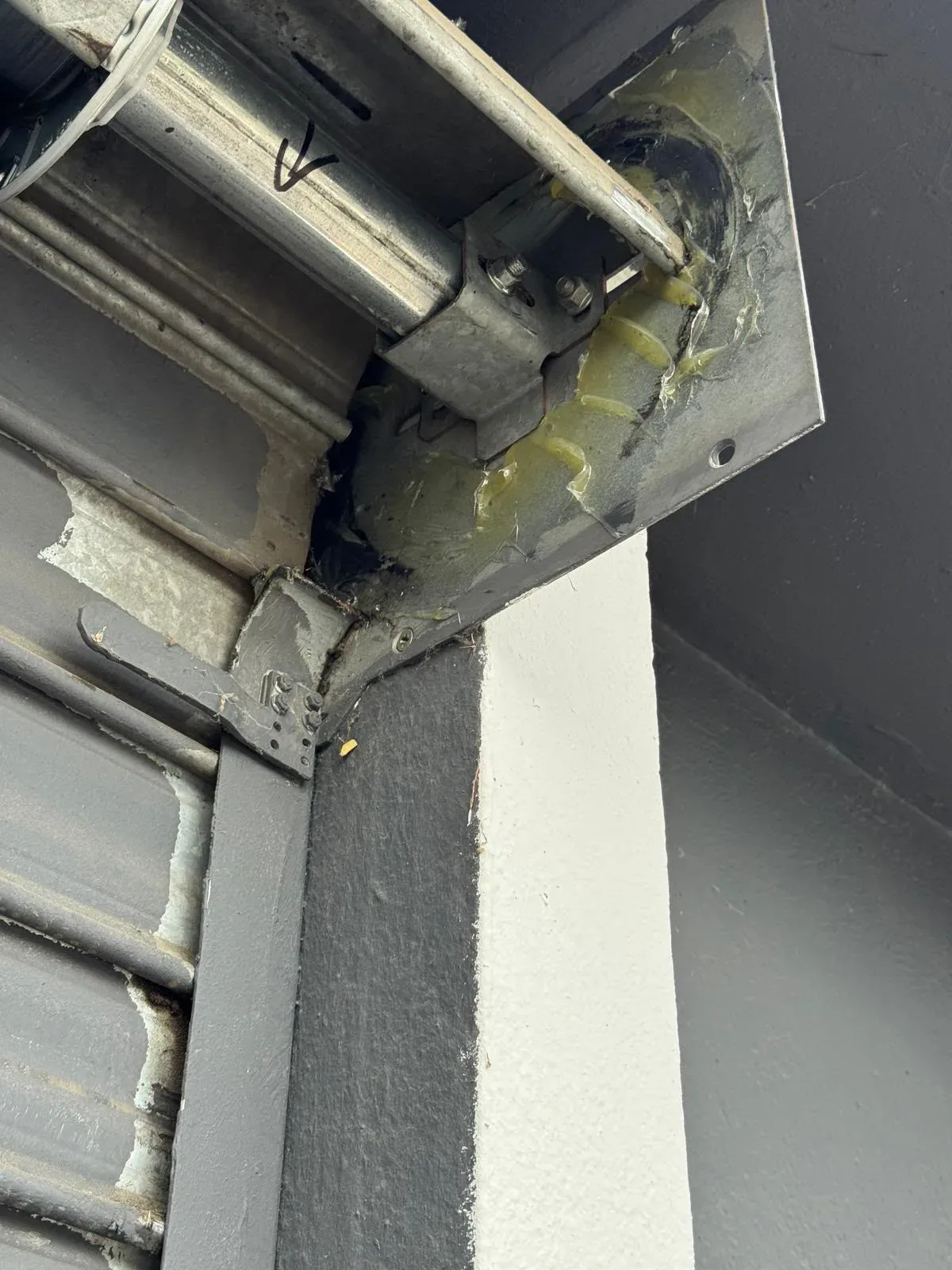 Entretien et maintenance de rideau métallique à Paris 12 Entretien et maintenance de rideau métallique à Paris 12