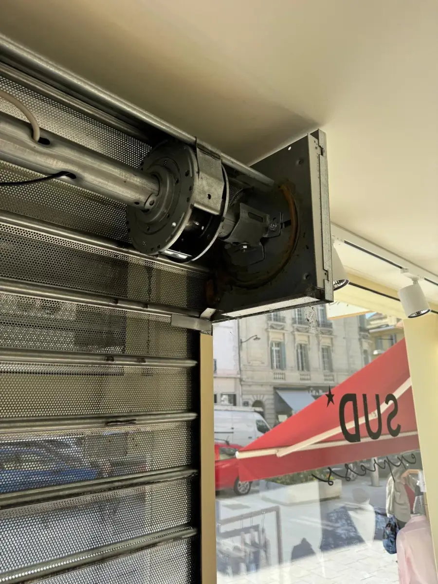Motorisation de rideau métallique à Paris 12